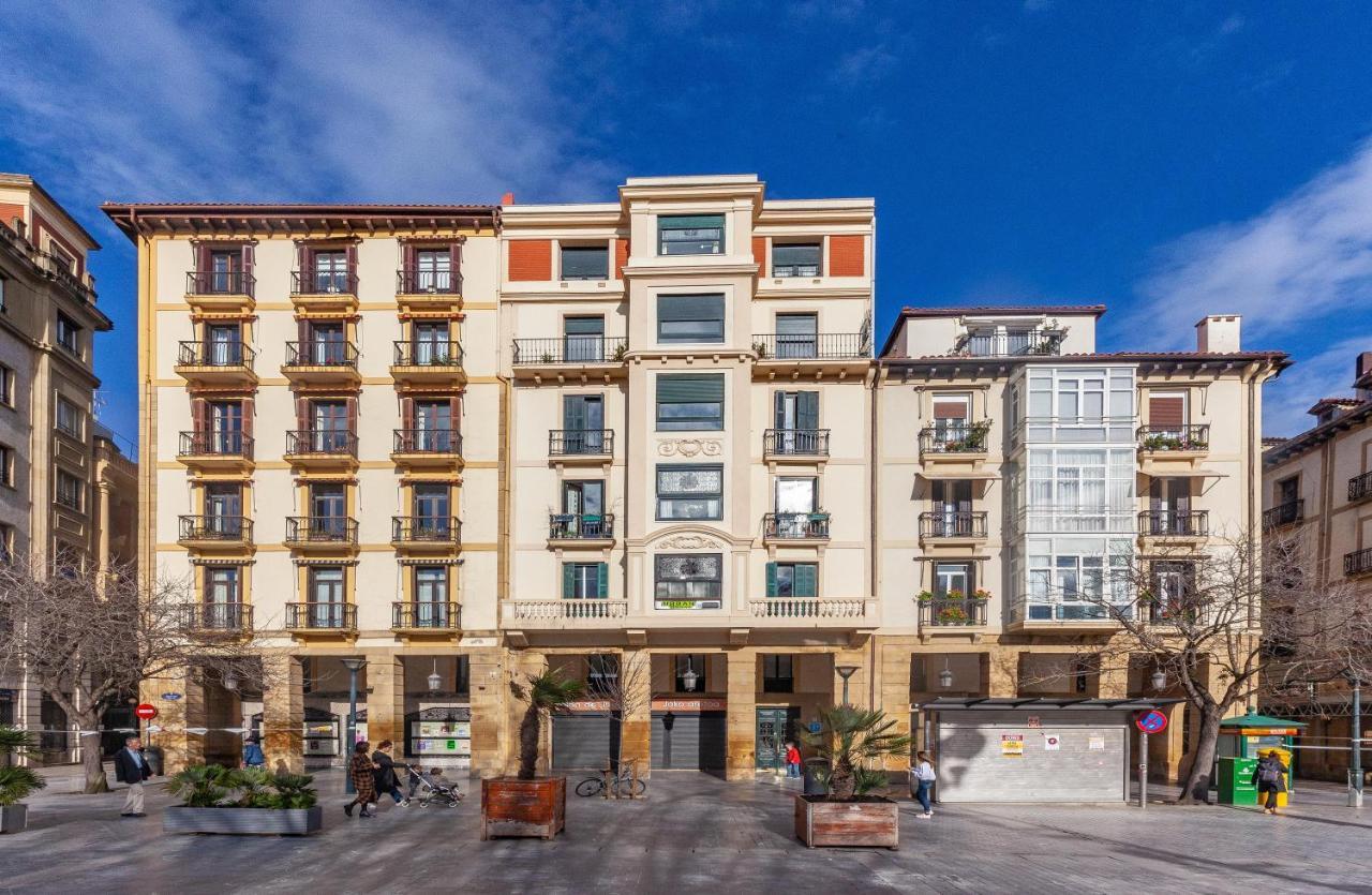 Boulevard 26 San Sebastián Esterno foto