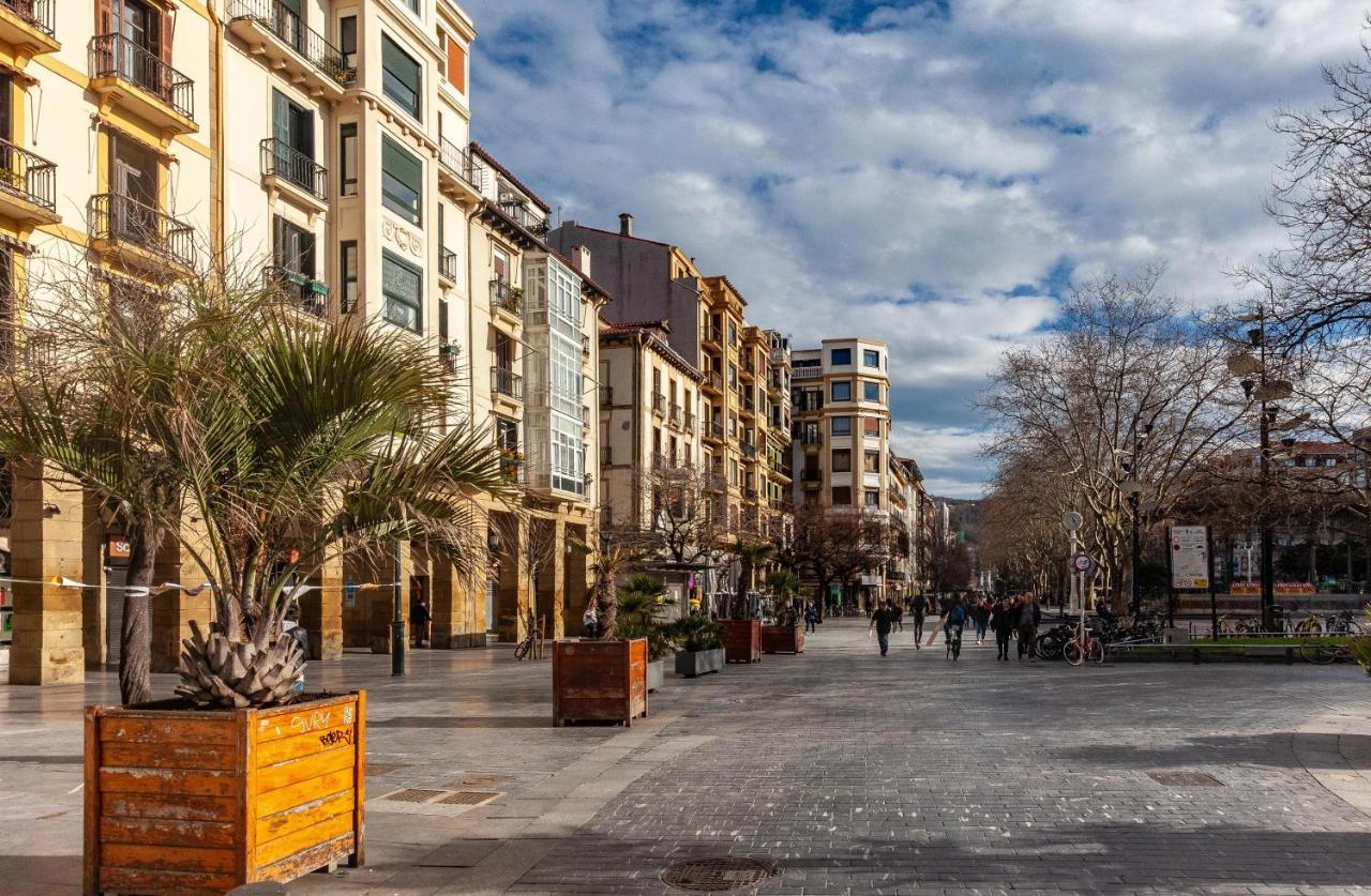 Boulevard 26 San Sebastián Esterno foto